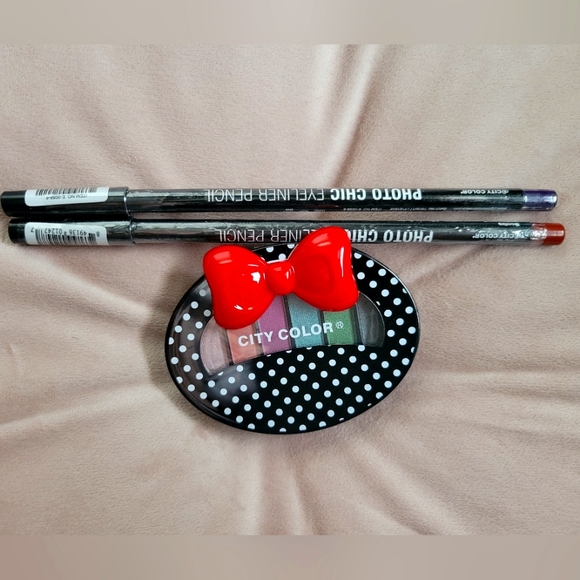City Color Other - City Color Eye Shadow and 2 Eyeliner Pencil